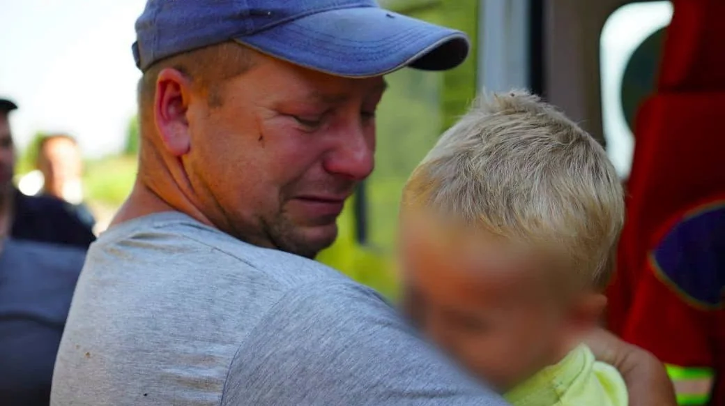 На Житомирщині всю ніч шукали 2,5-річного хлопчика. Знайшли живим